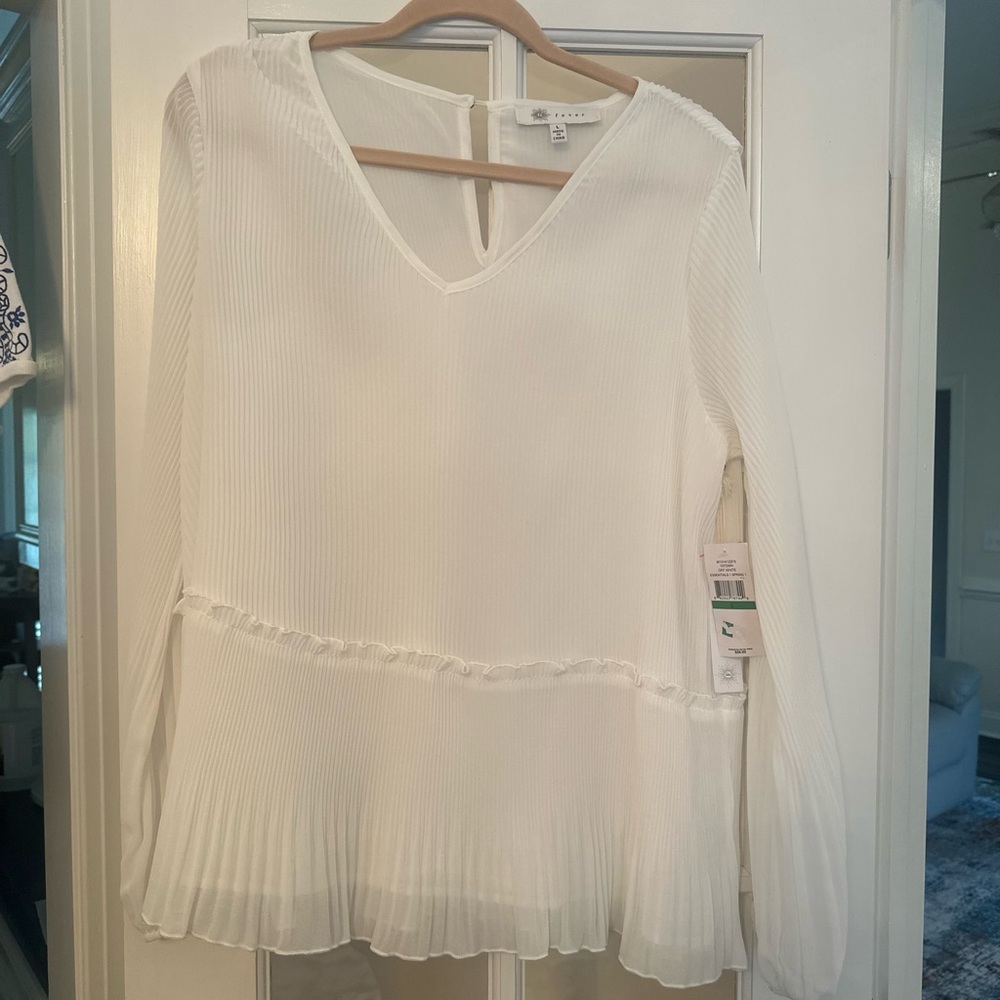 Elegant White Pleated Women's Top